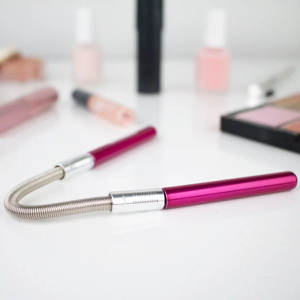 Smooth Finish Facial Hair Remover Pink  (Comes With Free Tweezerette)
