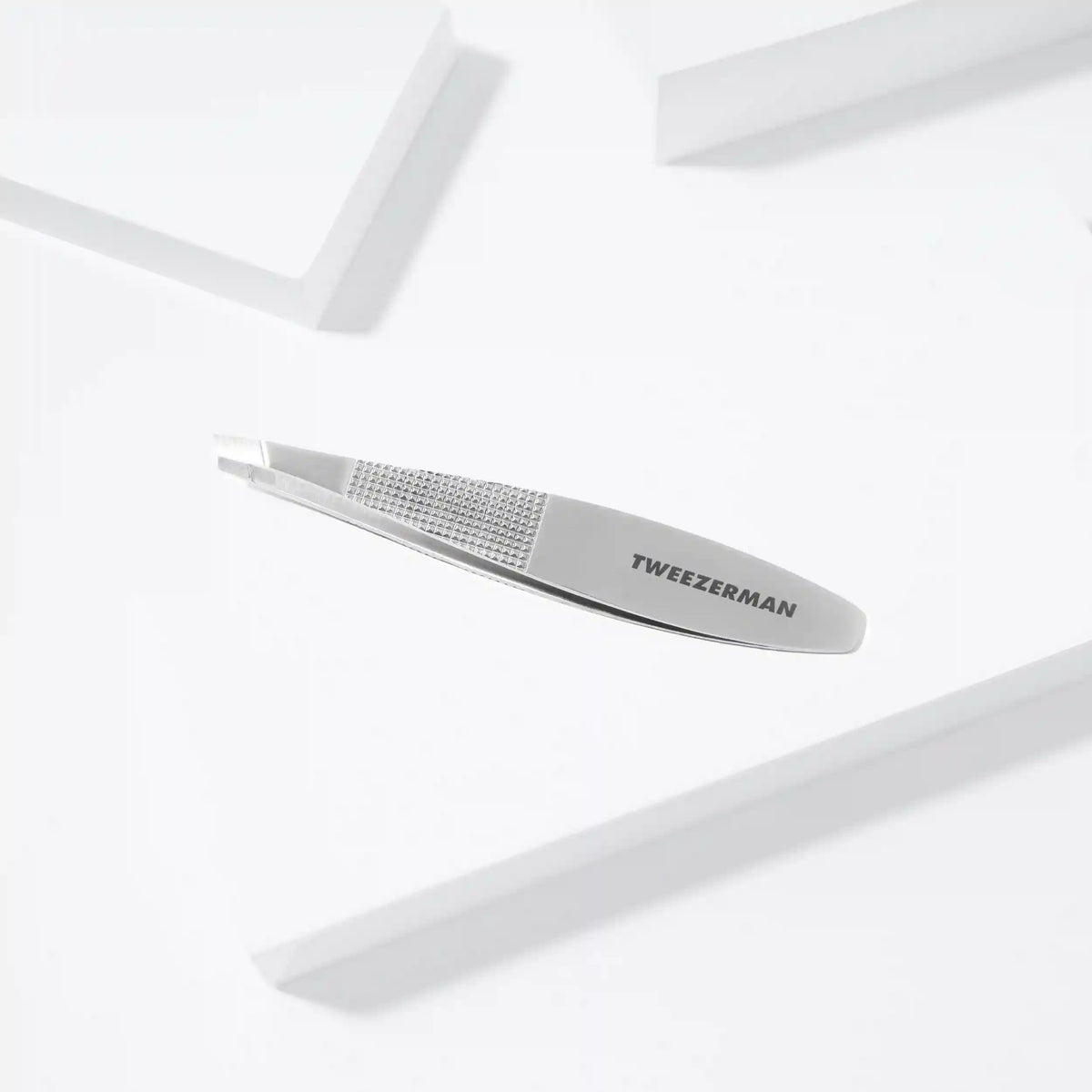 Wide Grip Slant Tweezer